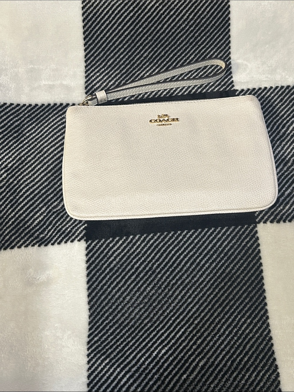 NWOT - Coach Cream Pebbled Leather Wristlet with Gold Logo